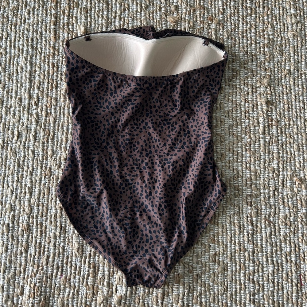 Leopard print strapless one piece bathing suit - Picture 4 of 5